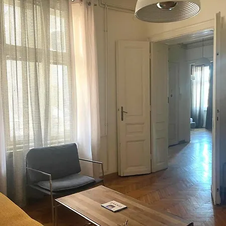 Two Bedroom Nusic Lägenhet *