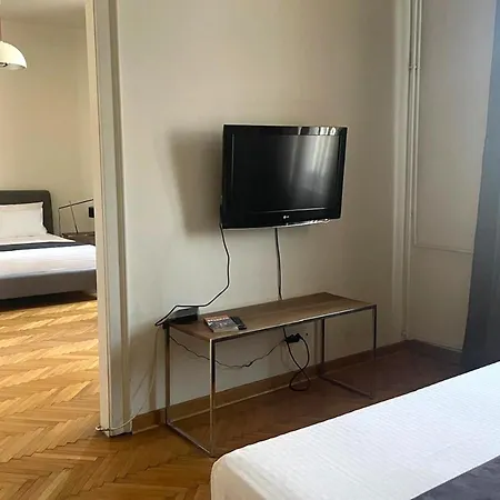 Two Bedroom Nusic Lägenhet Belgrad